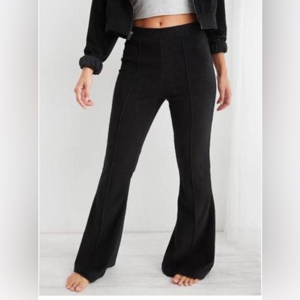 Aerie Groove On Size S Black Velour Ribbed Flare Pants Pull On Bell Bottom